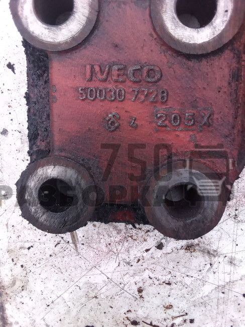 Кронштейн двигателя IVECO